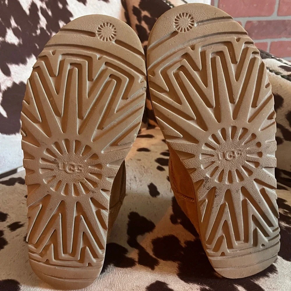 UGG Classic Ultra Mini Boot - Picture 4 of 6